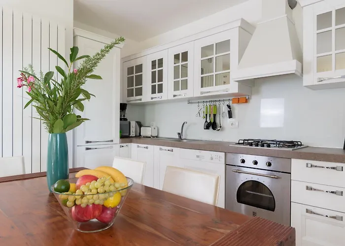 Spacious With Shared Pool And View * Ripenda Kras