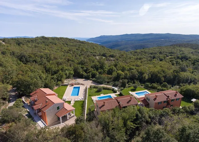 Spacious With View, Ripenda Kras, Shared Pool C *