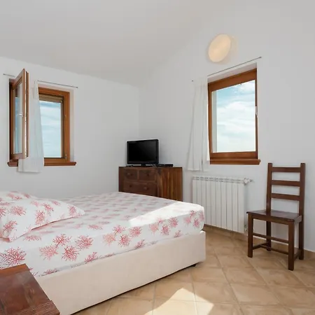 Apartment Spacious With Shared Pool And View Ripenda Kras