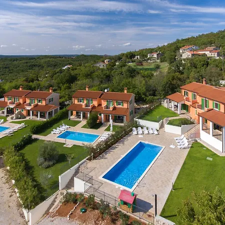 Appartement Spacious With View, Ripenda Kras, Shared Pool C *