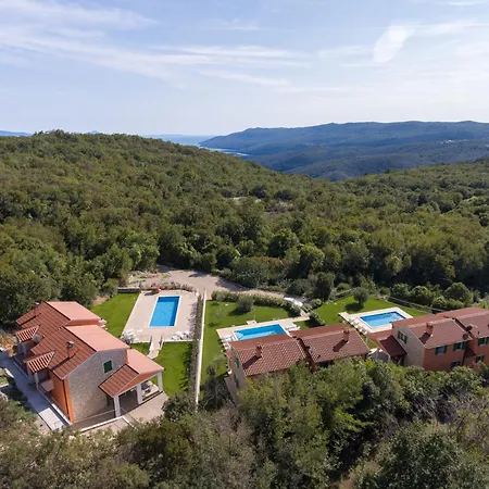 Spacious With View, Ripenda Kras, Shared Pool C *