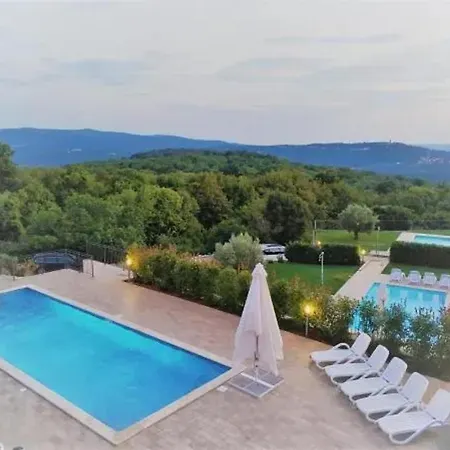 Spacious With View, Ripenda Kras, Shared Pool C *
