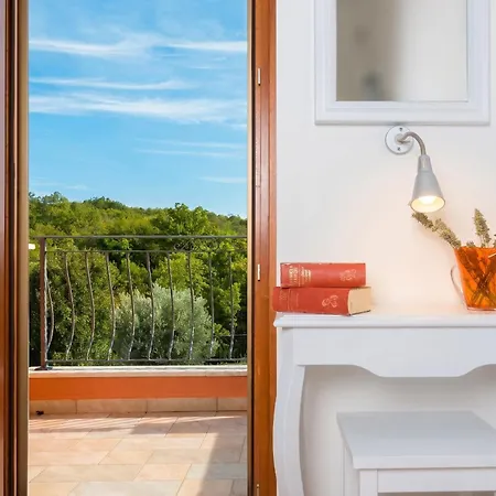 Spacious With View, Ripenda Kras, Shared Pool C דירה Ripenda Kras