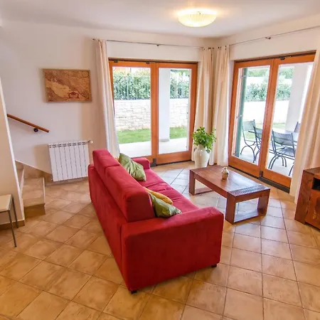 Spacious With View, Ripenda Kras, Shared Pool C *