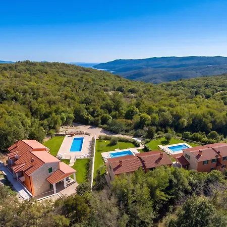 Spacious With View, Ripenda Kras, Shared Pool C