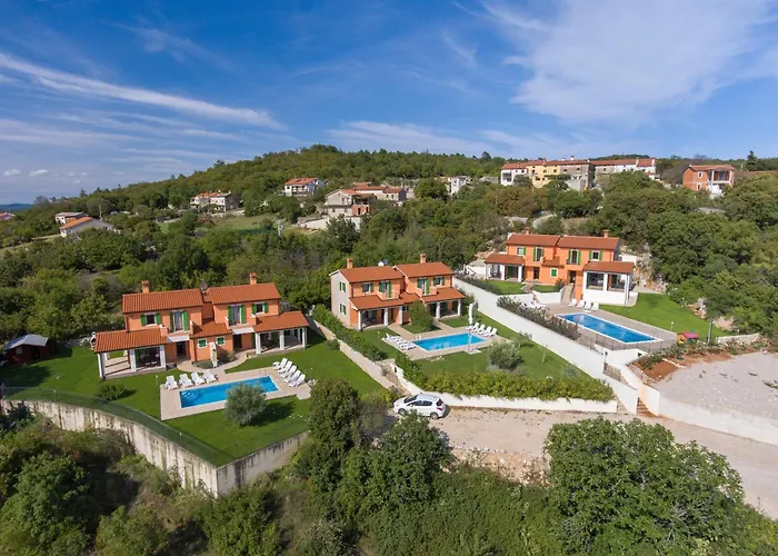 Apartment Spacious With View, Ripenda Kras, Shared Pool C